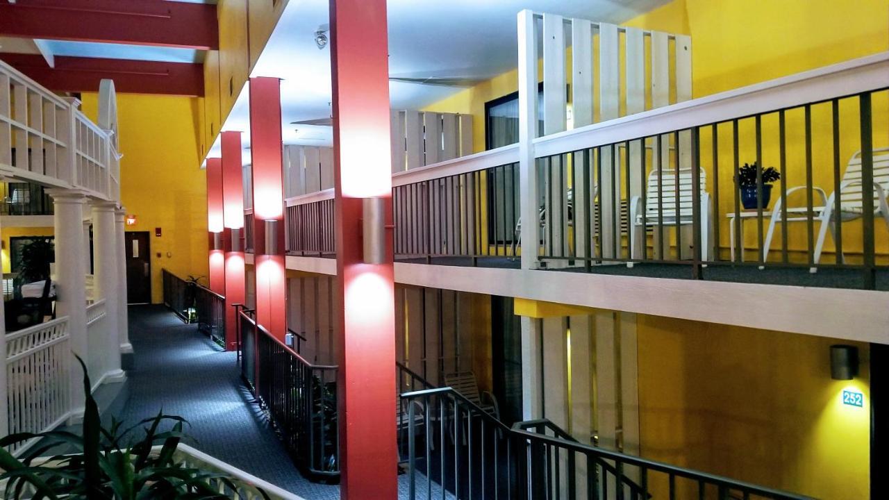 Bel-Aire Hotel Lake Эри Экстерьер фото