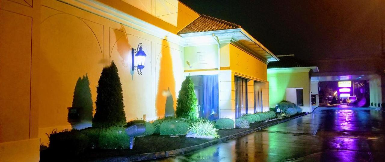 Bel-Aire Hotel Lake Эри Экстерьер фото